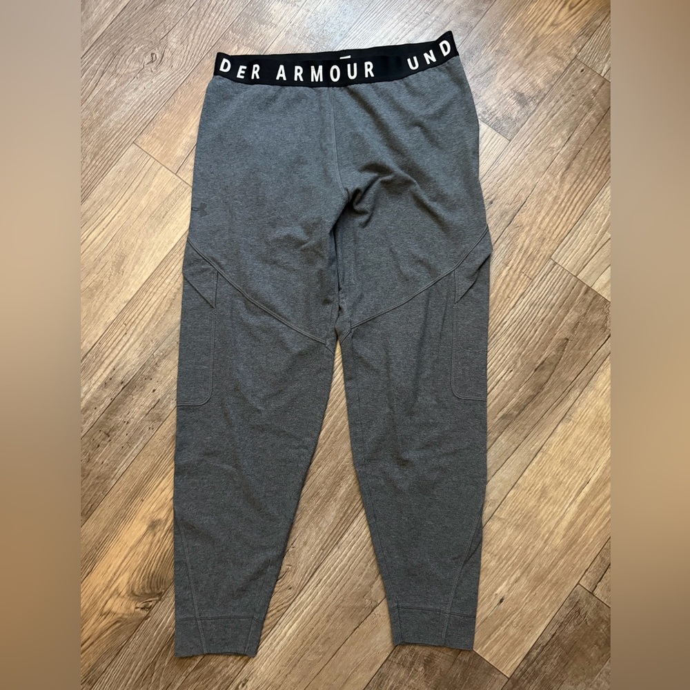 Under Armour Women Grey Leggings with side pockets